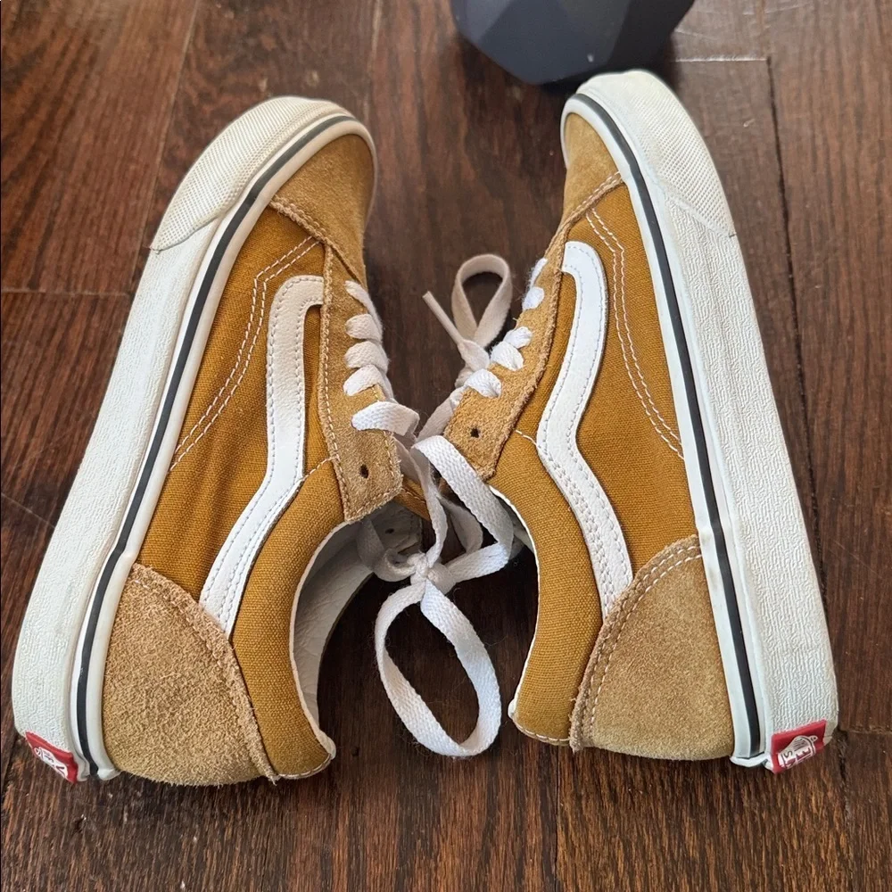 Vans Tan Kids Sneakers with White Laces size 3